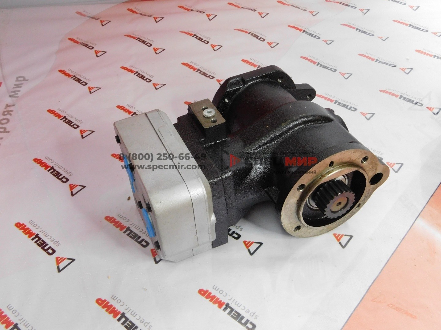 Воздушный компрессор Cummins KTA19 3018531, 3052776 1